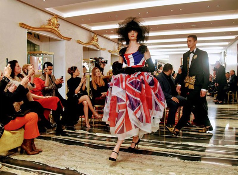 Гардероб королевы на шоу Alta Moda Dolce & Gabbana в Лондоне