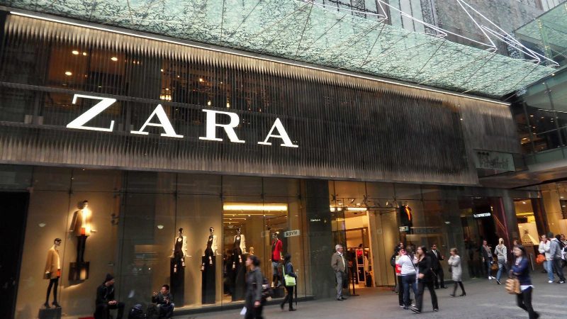 Zara в центре скандала: покупатели Стамбула находят странные бирки