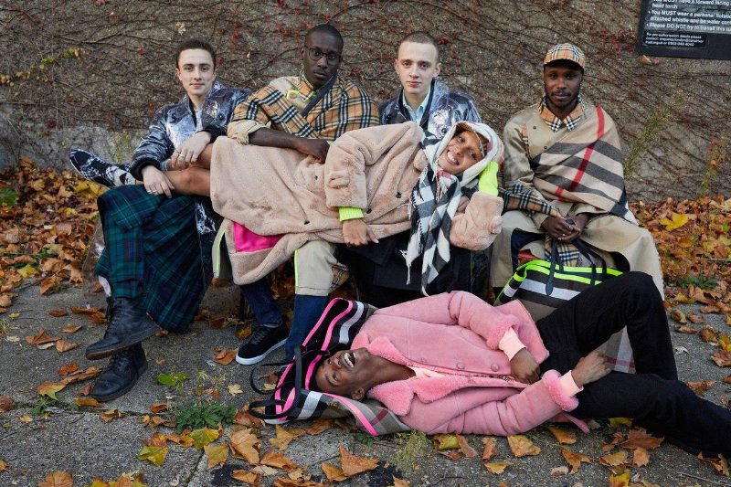 На чемоданах: новая рекламная кампания Burberry