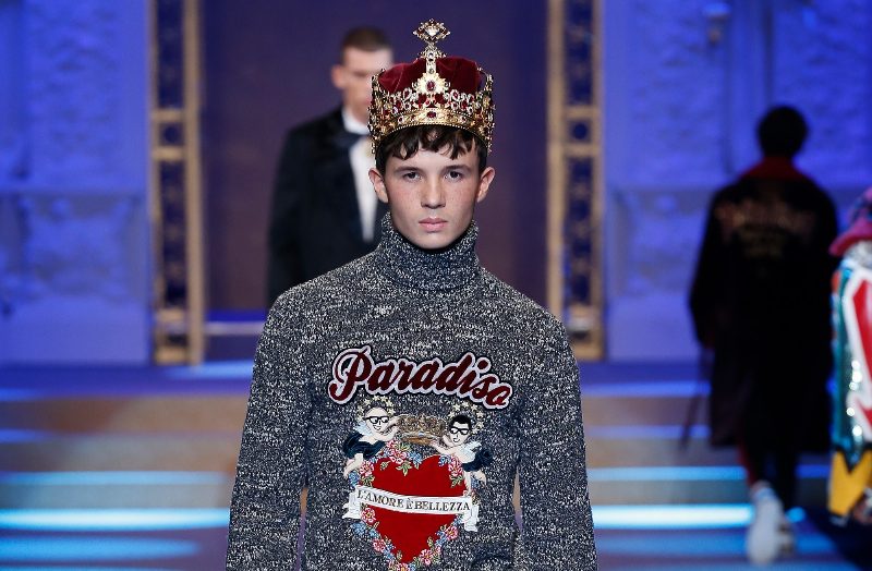 Король для миллениалов в мужской коллекции Dolce & Gabbana Fall 2018