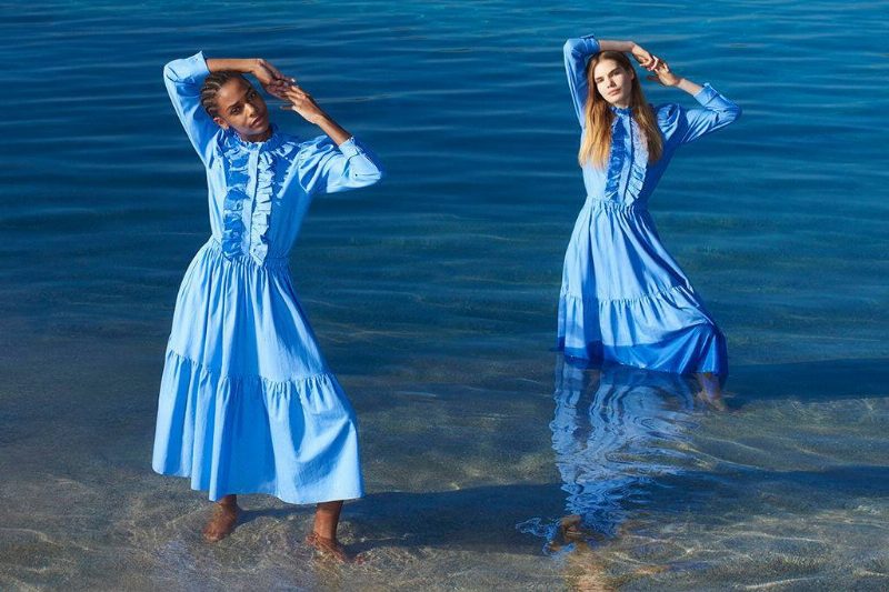 Отдых среди горы пластиковых бутылок в рекламной кампании Stella McCartney