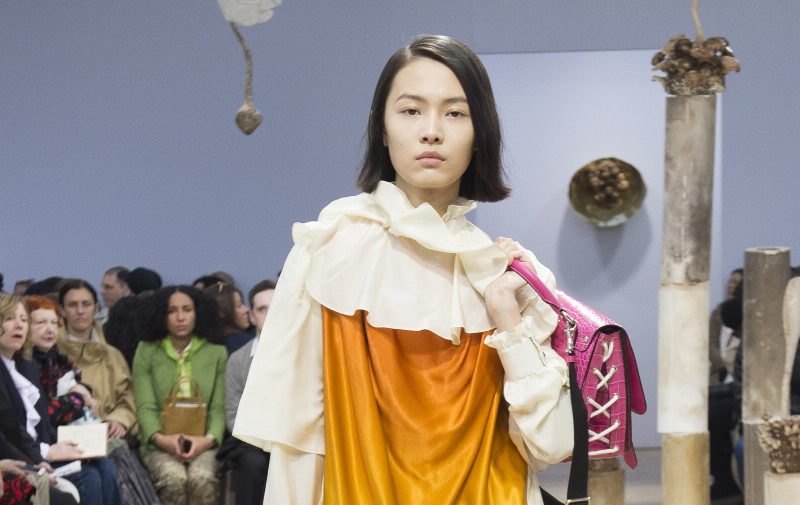 Выходя за рамки: коллекция J.W. Anderson FW'18/19 в Лондоне