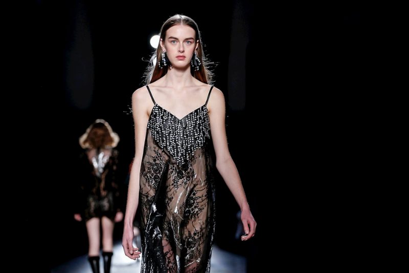 Сексуальный подтекст в коллекции Christopher Kane FW’18/19