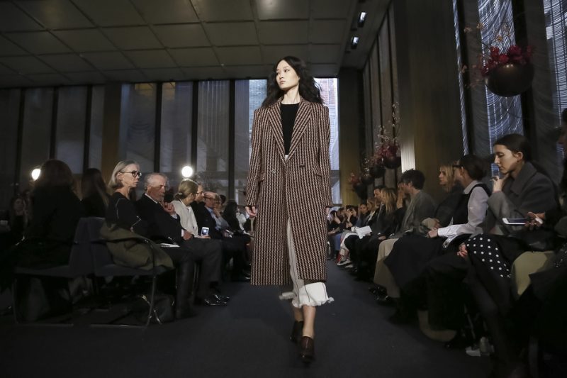 На коне: 20 лучших образов с показа Derek Lam FW’18/19