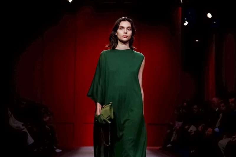 Простота силуэтов и монохромность в коллекции Salvatore Ferragamo FW’18/19