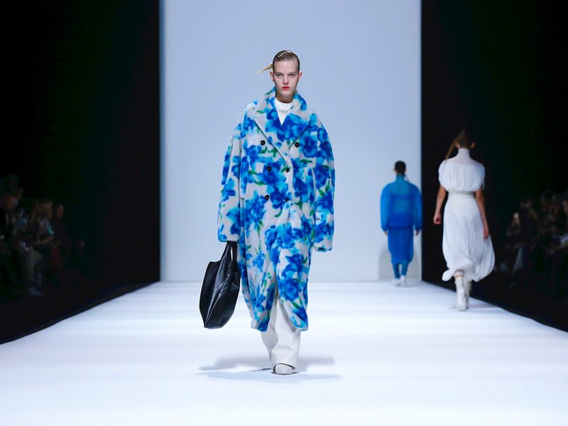 Нескучный минимализм: 30 лучших образов в коллекции Jil Sander FW’18/19