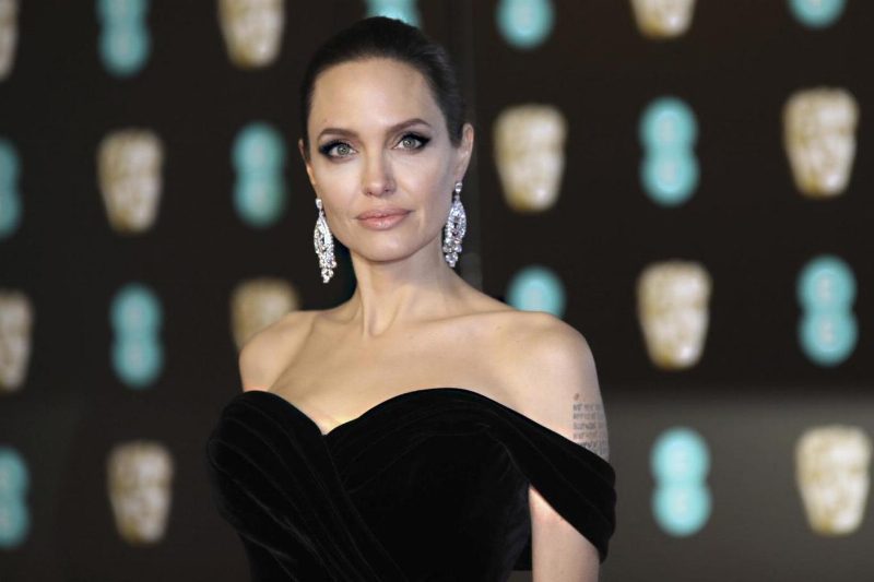 10 лучших нарядов 71-й премии BAFTA
