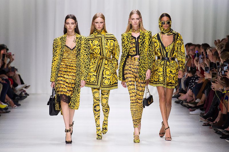 Versace и Vogue UK разыграют пропуск на миланскую Неделю моды