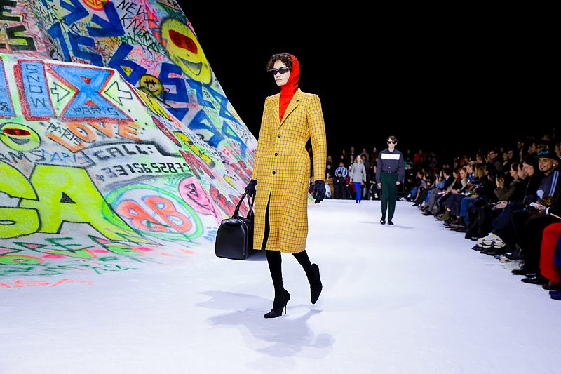 Граффити, многослойность и color-blocking в коллекции Balenciaga FW'18/19