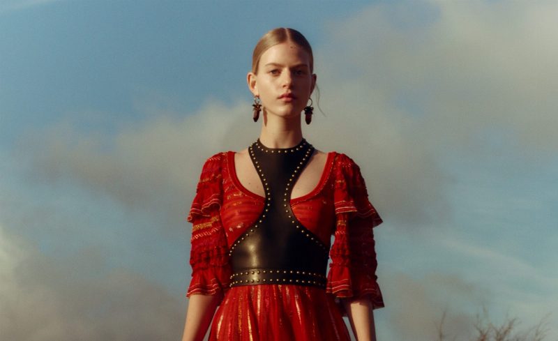 Мистическая романтичность в коллекции Alexander McQueen Pre-Fall 2018