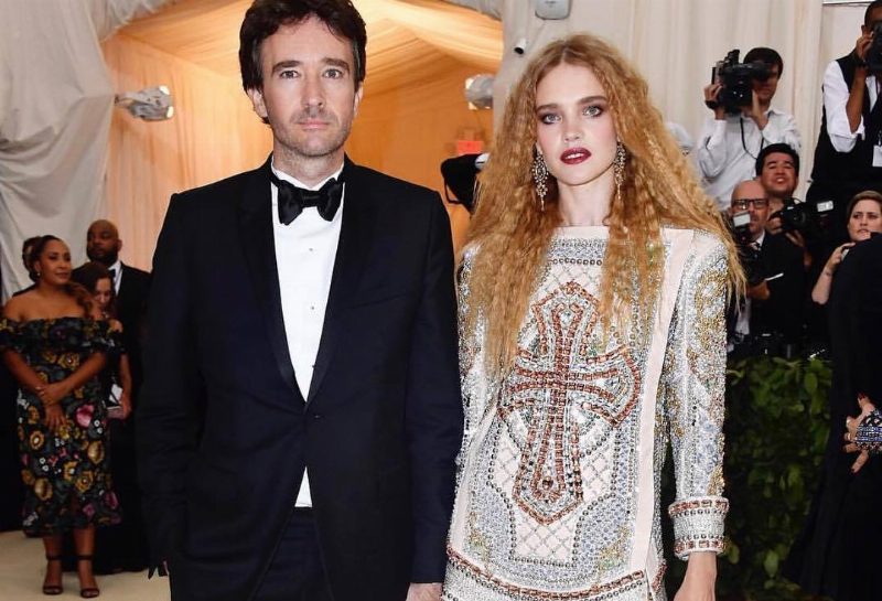 Balmain выставит на аукцион платья с Met Gala 2018