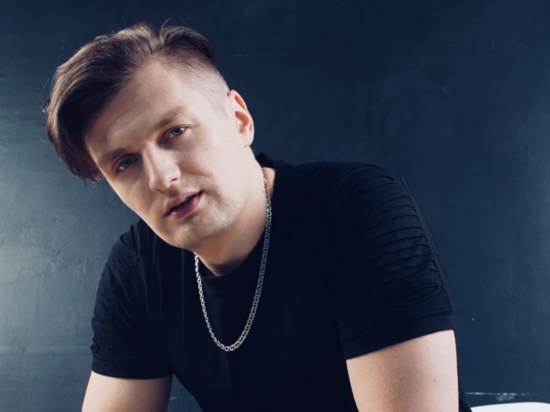 «Я сочинял музыку и одновременно гуглил принципы ее написания». Саундпродюсер Роман Черенов о Джамале, наградах и суперхитах