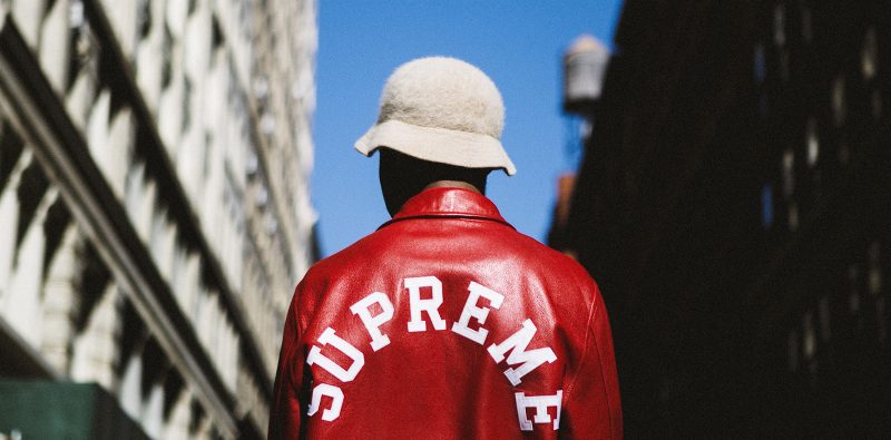 Вещи Supreme выставят на аукцион