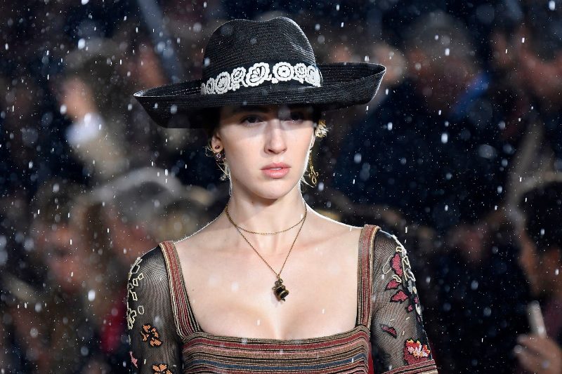 Дождь не помеха: чем запомнился показ Christian Dior Resort 2019?