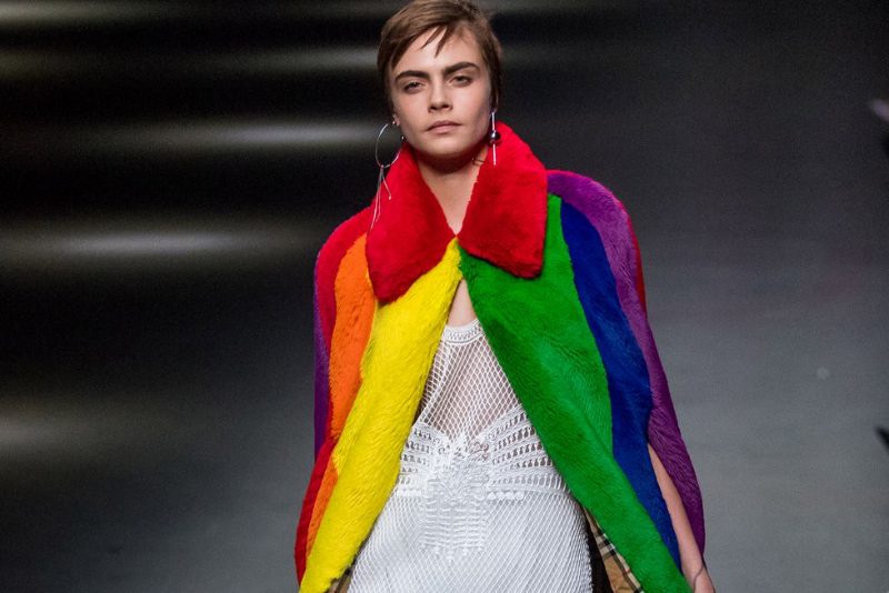 Burberry пообещал подумать над отказом от натурального меха