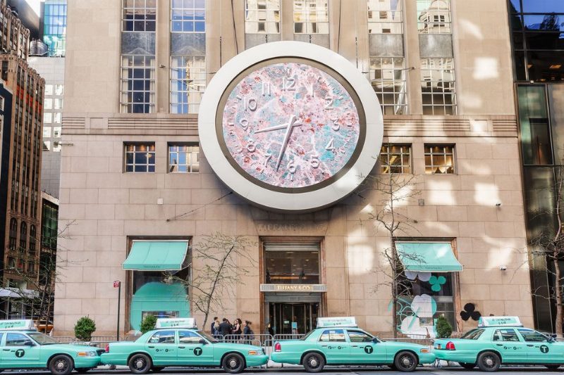 Tiffany & Co. разрисовали нью-йоркскую улицу в фирменный цвет