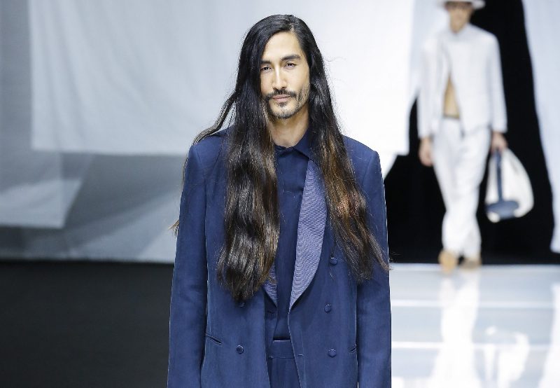 С ног до головы в синем: коллекция Giorgio Armani Menswear SS'19
