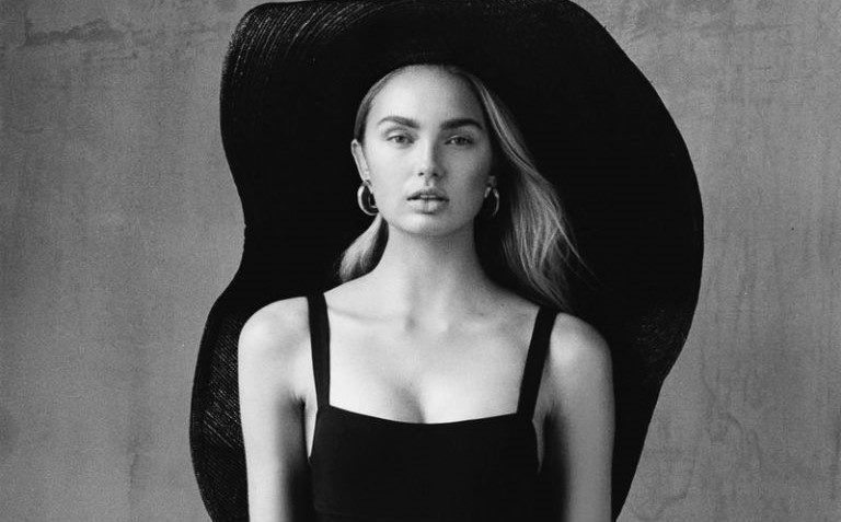 Gallery: Роми Стрейд для ES Magazine
