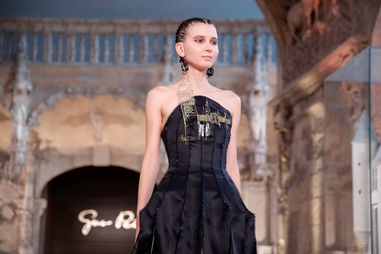Архитектура + Мода в кутюрной коллекции Guo Pei Fall 2018