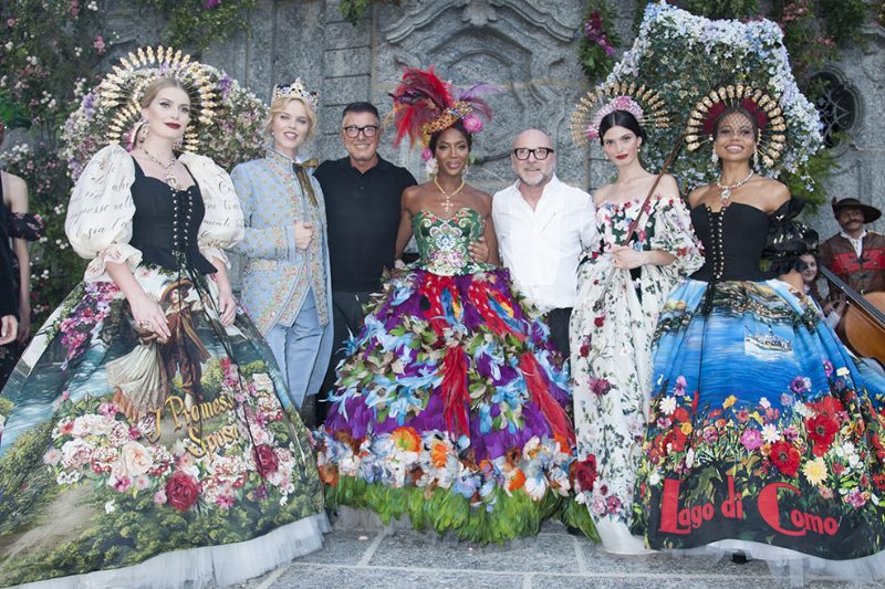 Мама Илона Маска и племянница принцессы Дианы на показе Dolce & Gabbana Alta Moda