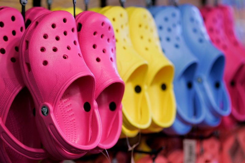 Бренд Crocs объявил о закрытии