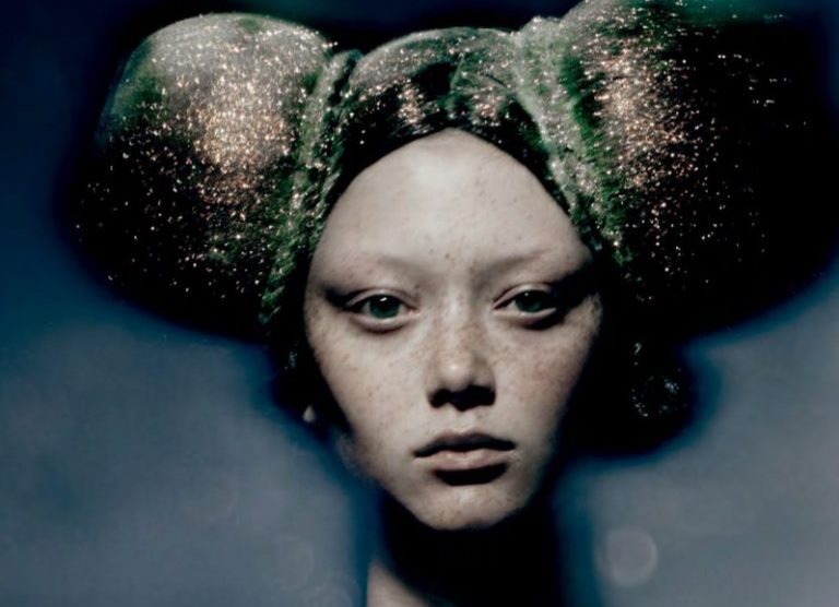 Gallery: Супермодель Сара Грейс Уоллерстедт в нарядах от Comme des Garçons для Dazed