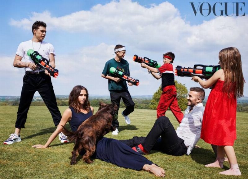 Виктория Бекхэм с семьей на обложке британского Vogue