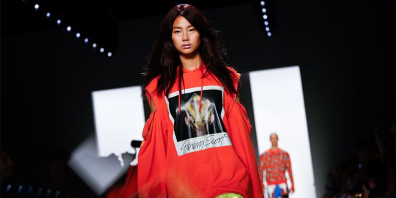 Ностальгия по прошлому в коллекции Jeremy Scott SS’19