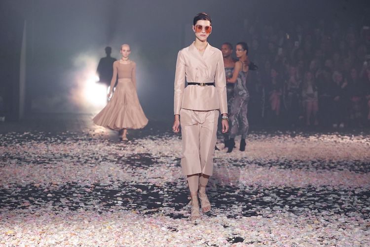 Танцевальный перформанс и балетные платья на показе Christian Dior SS’19