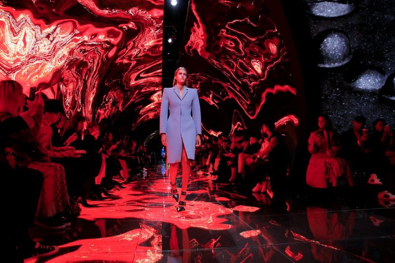 Будущее в настоящем на показе Balenciaga SS’19