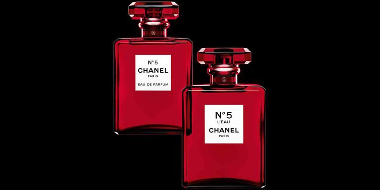 Почему флакон парфюма Chanel N°5 теперь красный?