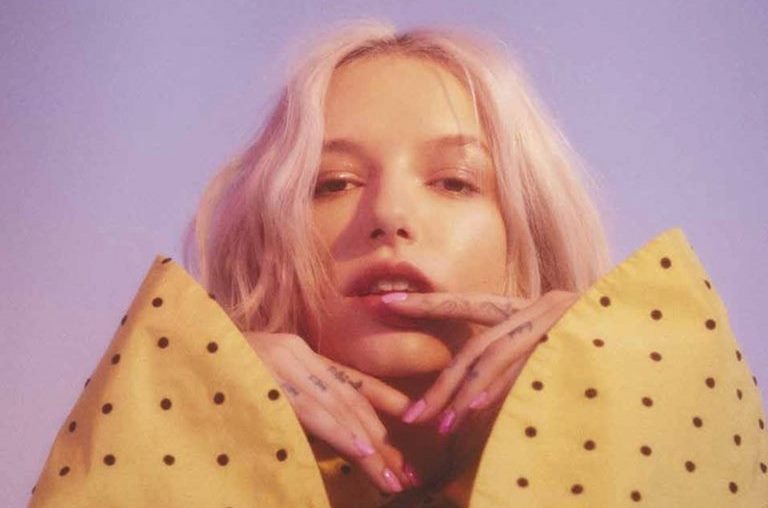 Gallery: актриса Брия Винайте в съемке для Exit Magazine