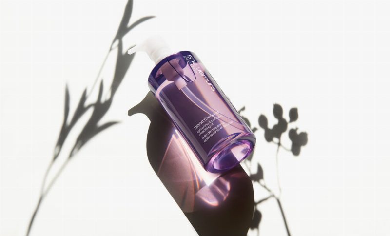 Shu Uemura представляет обновленную формулу легендарного гидрофильного масла