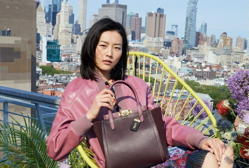 Вслед за Versace в нарушении суверенитета Китая обвинили Coach и Givenchy