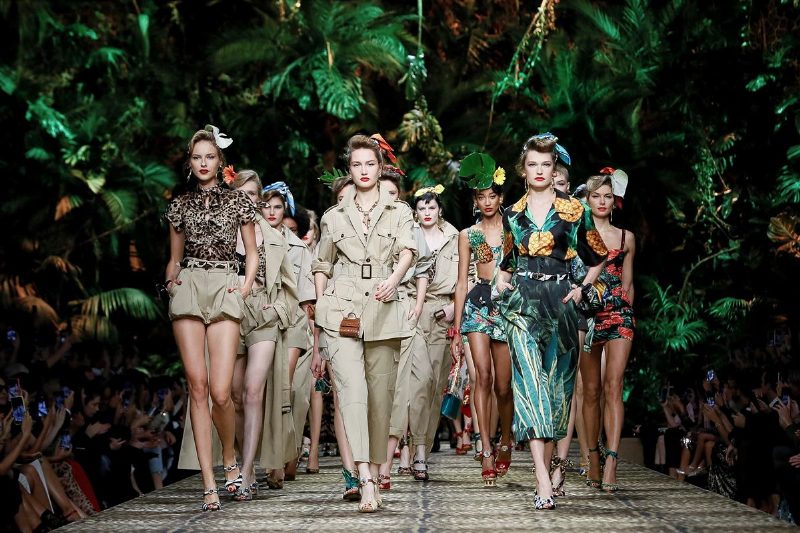 Джунгли посреди Милана: 50 лучших нарядов коллекции Dolce & Gabbana SS'20