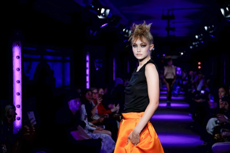 Заброшенная станция метро и силиконовые топы в коллекции Tom Ford SS20