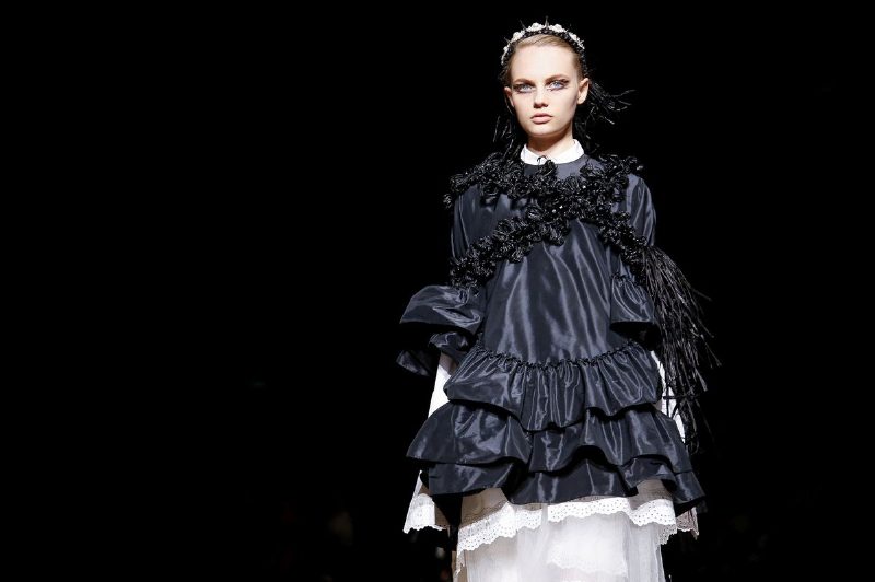 Кукольный домик: показ Simone Rocha на Неделе моды в Лондоне