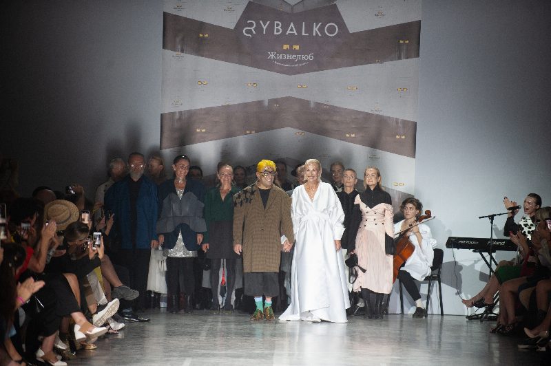 Модели 50+ и взрослая мода на показе RYBALKO & ЖИТТЄЛЮБ SS20