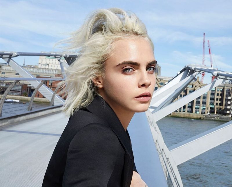 Кара Делевинь посвятила песню Лондону в новом кампейне аромата Burberry Her Intense