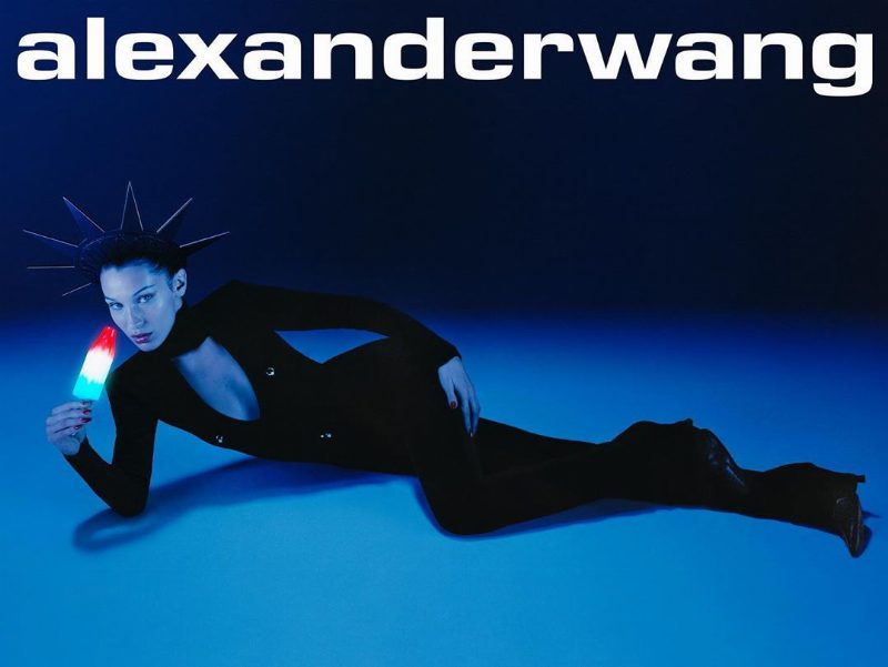 Белла Хадид копирует статую Свободы в новой кампании Alexander Wang