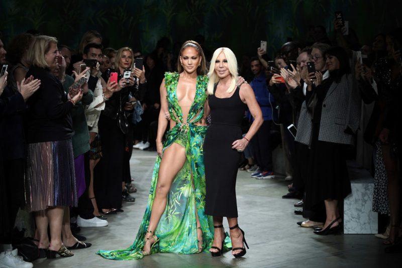 Где Versace проведет круизный показ 2021? Мы знаем ответ