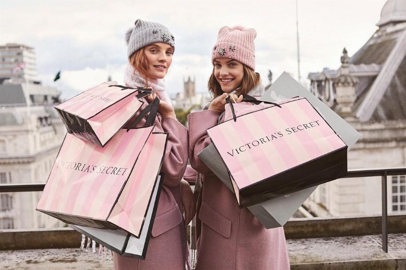 Владелец Victoria's Secret продает бренд