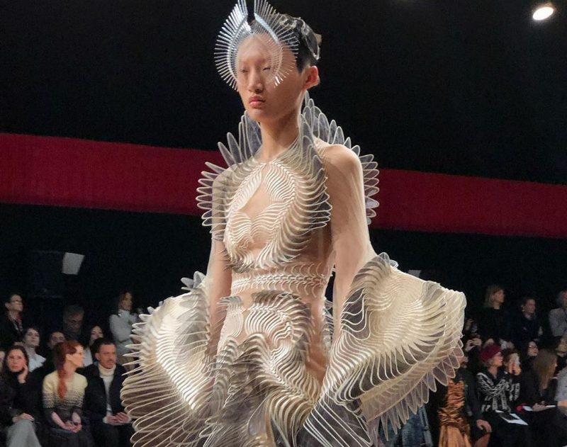 Богатство подводного царства в коллекции Iris Van Herpen Haute Couture