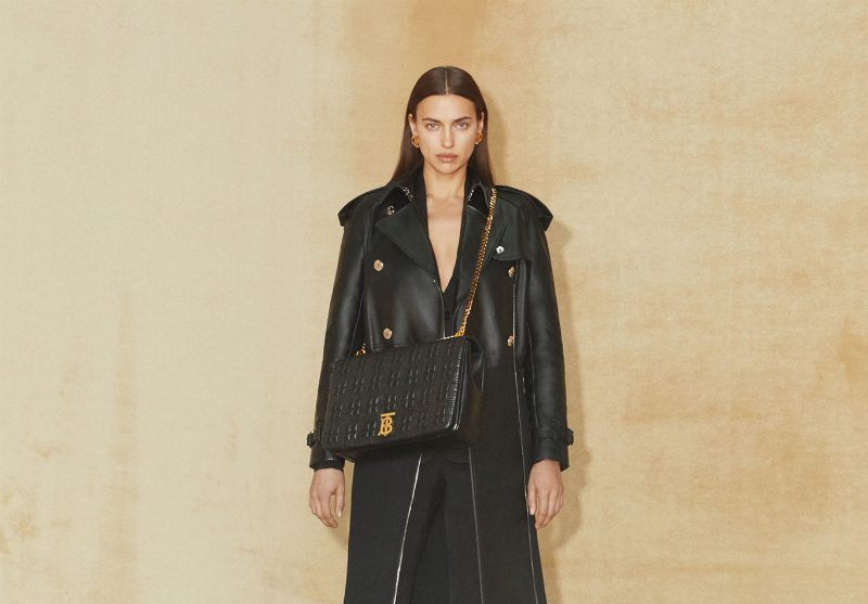 Встреча классики и современных силуэтов в кампании Burberry Pre-Fall 2020