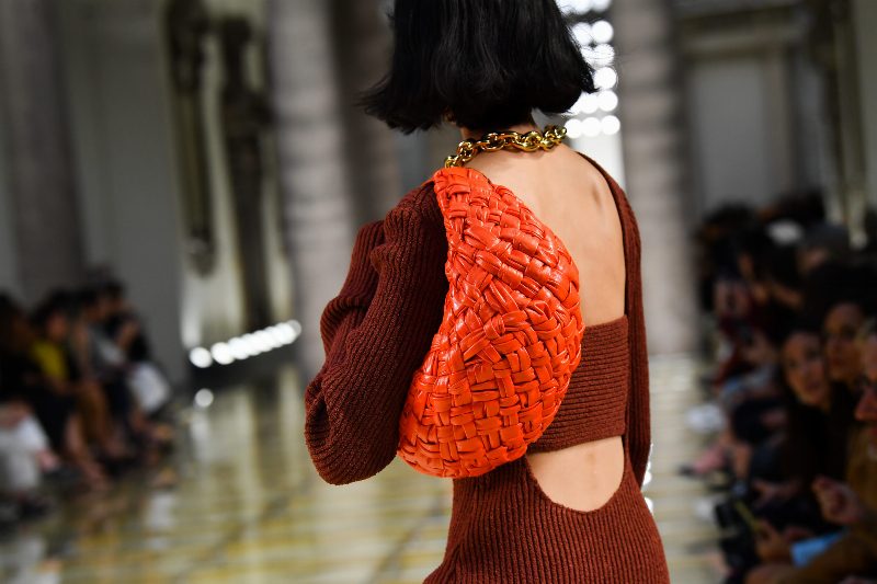 Crossbody и клатчи: 7 сумок, которые необходимы этой весной 