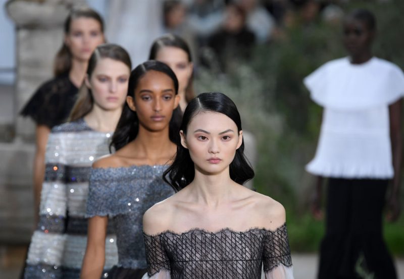 Юная Коко Шанель в образах коллекции Chanel Haute Couture