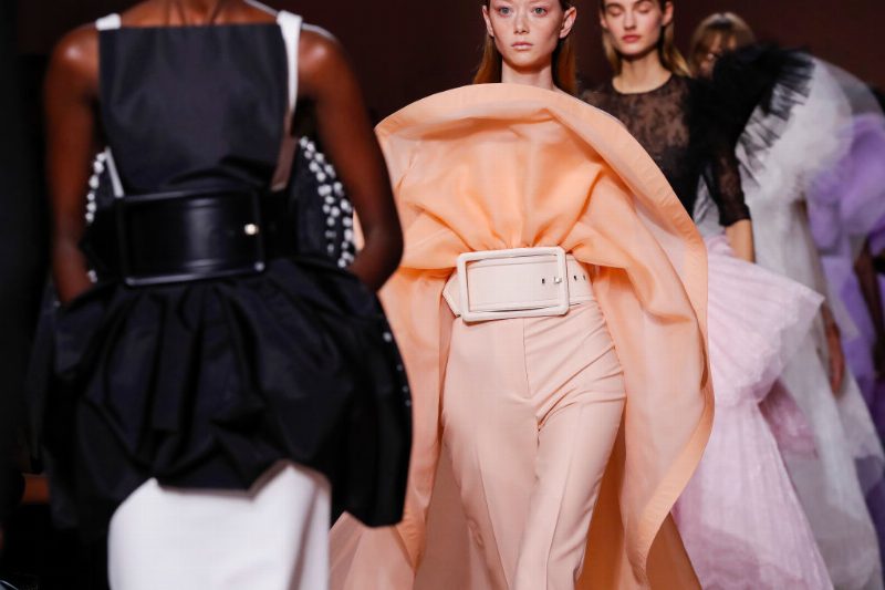 Givenchy Haute Couture: признание в любви Юберу де Живанши и поиск себя в романе «Орландо»