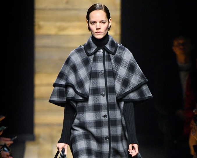 Michael Kors Fall/Winter 2020: кейпы, трикотаж и сапоги для родео