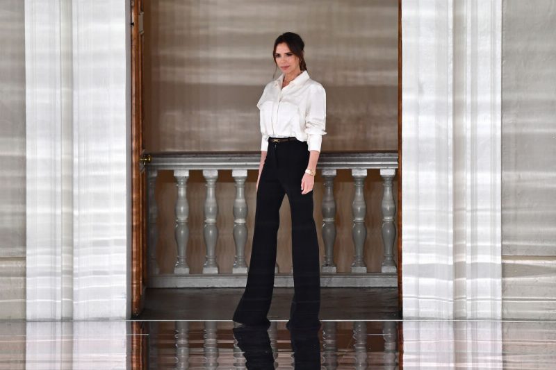 Victoria Beckham Fall/Winter 2020: викторианские воротники и пышные рукава
