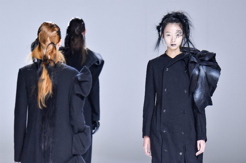 Yohji Yamamoto FW'2020: возвращение к истокам и меланхоличный романтизм